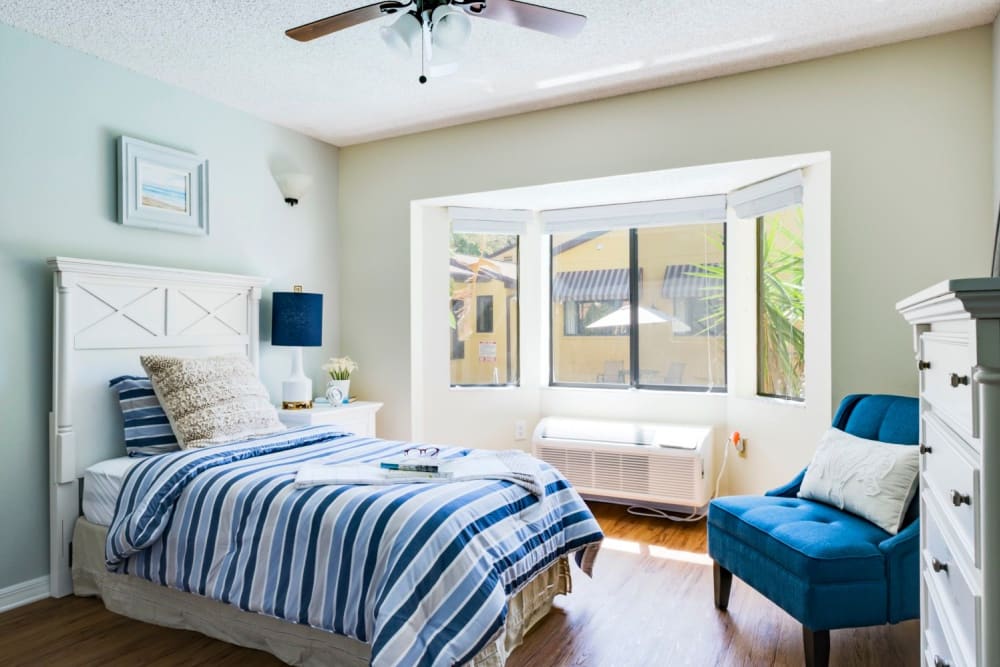 Cozy bed room at Grand Villa of Altamonte Springs in Florida