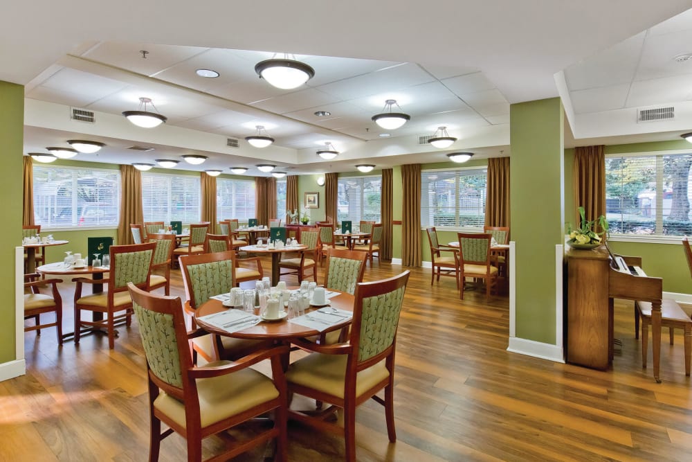 Large resident dining room at Sellwood Senior Living in Portland, Oregon