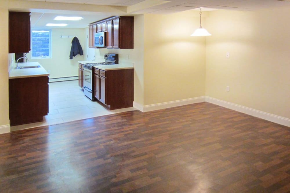 Kitchen and living room area with nice wood style flooring at Eagle Rock Apartments at West Hartford in West Hartford, Connecticut