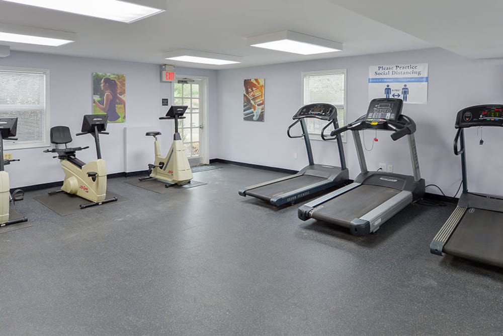 Fitness center at Imperial Gardens Apartment Homes in Middletown, NY