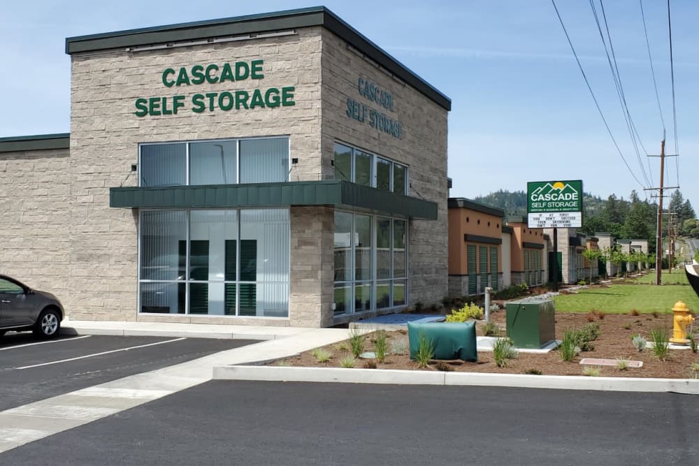 Entrance at Cascade Self Storage in Grants Pass, Oregon