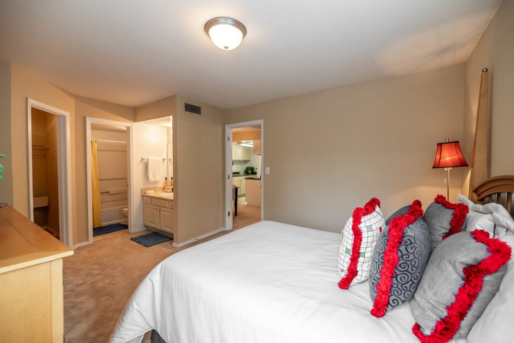 Photos of Grove at Stonebrook Apartments & Townhomes in Norcross, GA