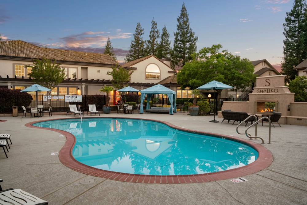 Shaliko offers a swimming pool in Rocklin, California