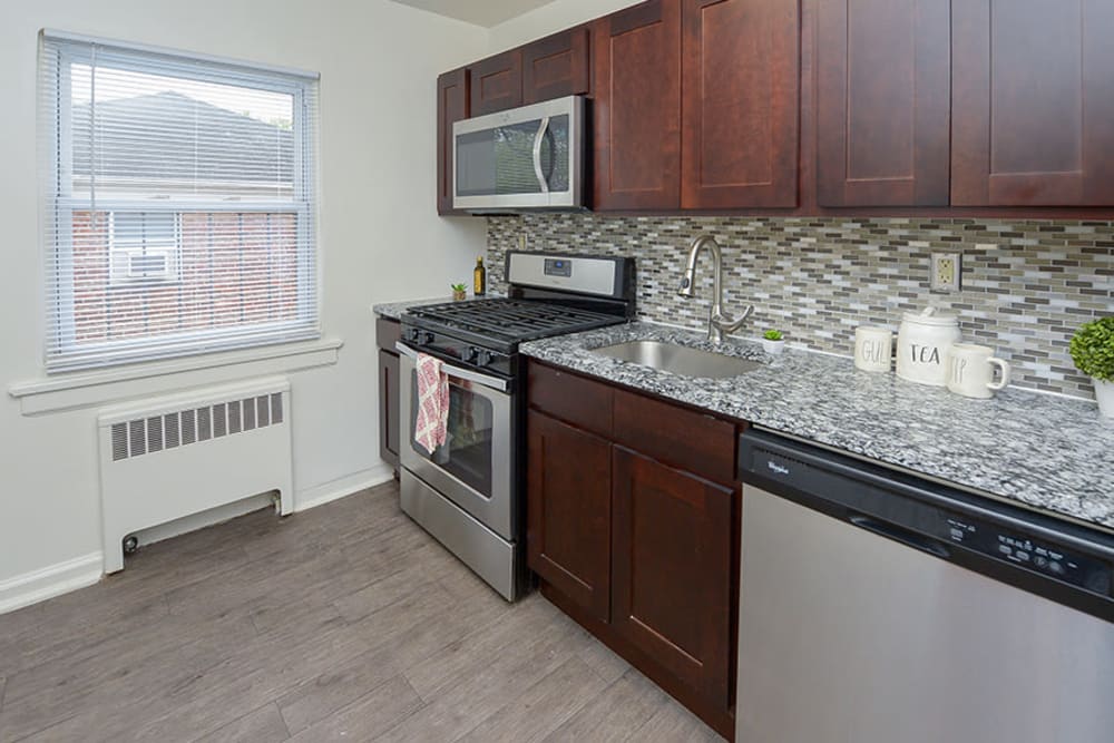 Fully-equipped kitchen with tile backsplash at Duncan Hill Apartments in Westfield, New Jersey