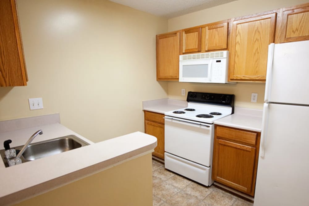 An apartment kitchen at Trilliam Luxury Apartment Homes in Clanton, Alabama