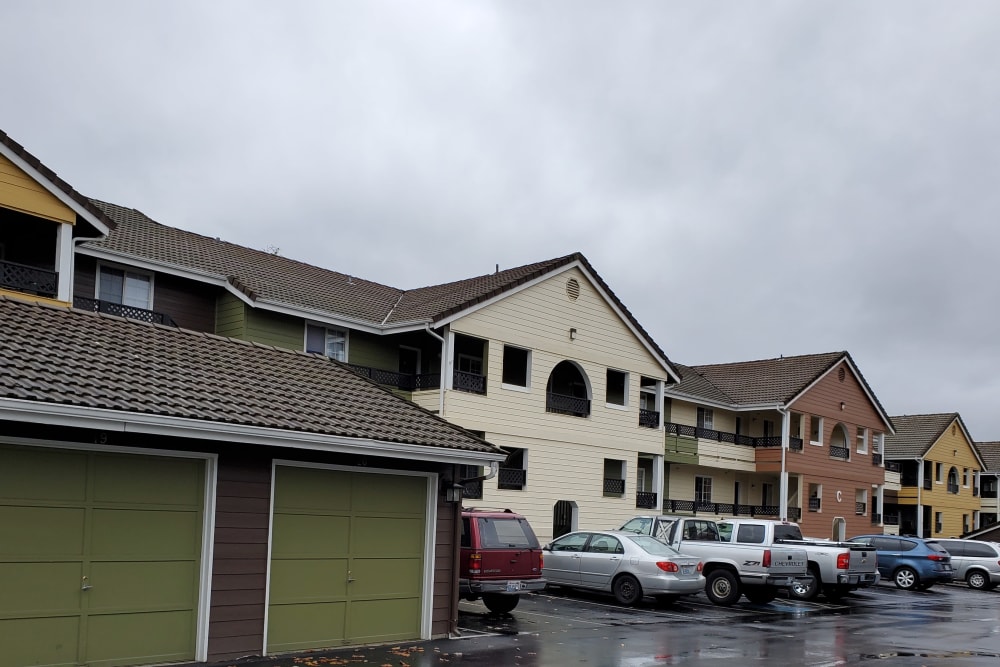Exterior of Valley Commons Apartments in Marysville, Washington
