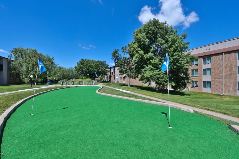 Enjoy Apartments with a Putting Green at Lakewood Hills Apartments & Townhomes