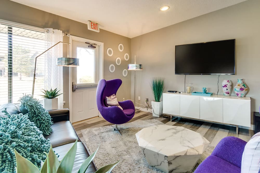 Resident lounge at Pavilion Court Apartment Homes in Novi, Michigan