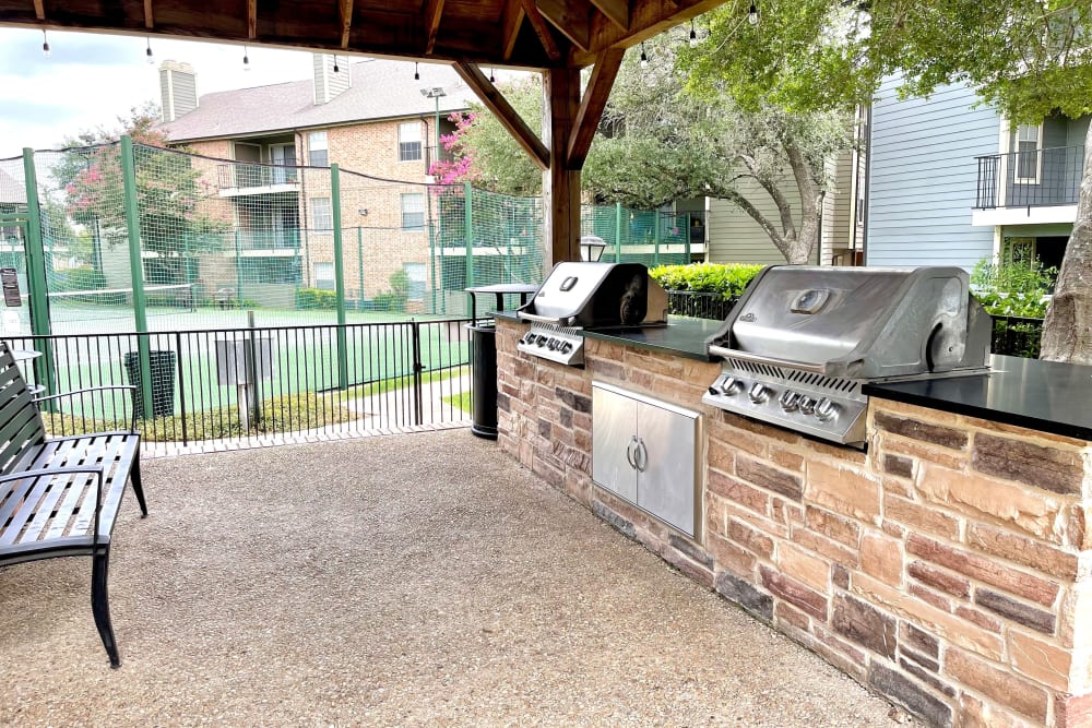 Outdoor BBQ grill area at The Abbey at Copper Creek in San Antonio, Texas