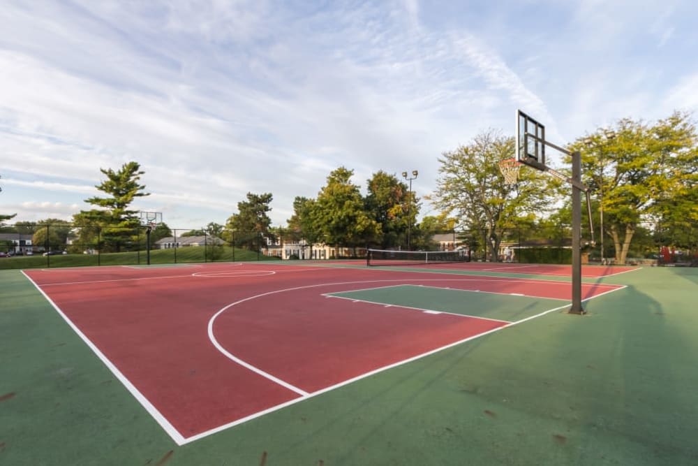 Big basketball courts at Governours Square in Columbus, Ohio