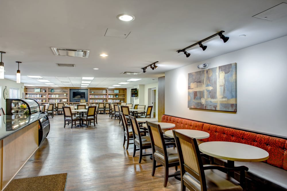 Cafe dining area with restaurant style seating at Hanover Place in Tinley Park, Illinois