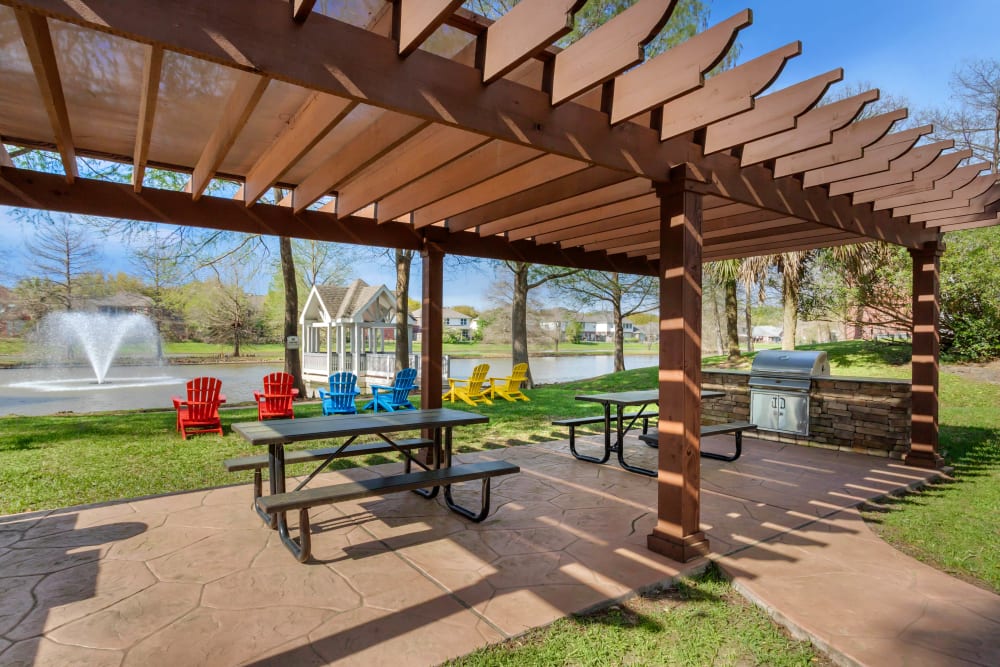 Shaded lakeside grilling and picnic area at Foundations at Edgewater in Sugar Land, Texas