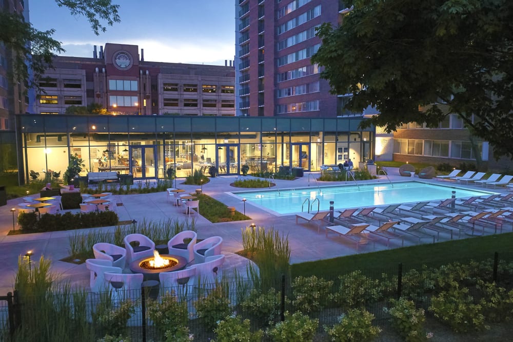 Resort style swimming pool surrounded by lounge chairs at Scio at the Medical District in Chicago, Illinois