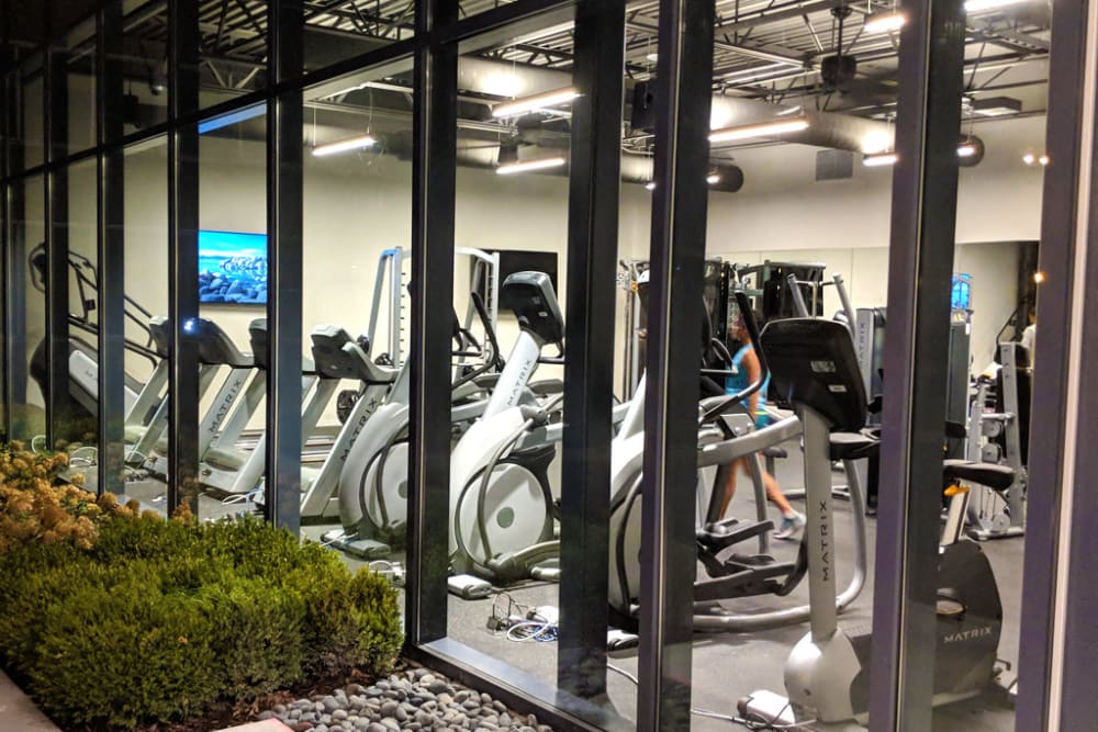 Full sized fitness center for residents at Scio at the Medical District in Chicago, Illinois