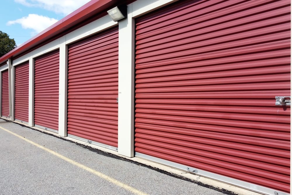 Large units at Storage World in Robesonia, Pennsylvania