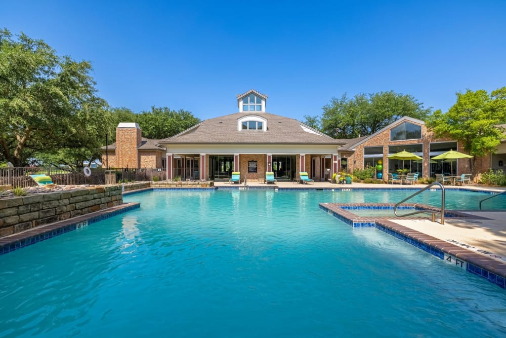 Huge resort style pool at Brooks on Preston in Plano, Texas