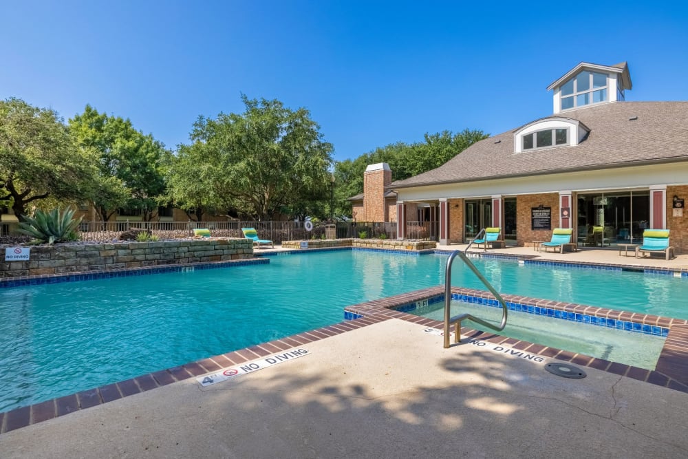 Pool and jacuzzi at Brooks on Preston in Plano, Texas
