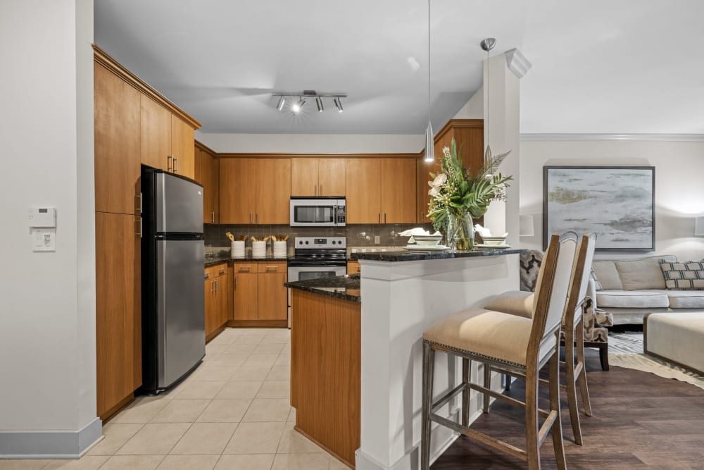 kitchen with a breakfast bar at Marq Eight in Atlanta, Georgia