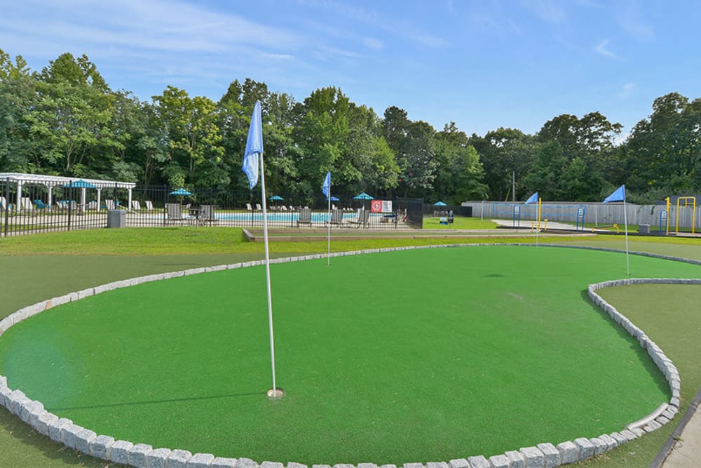 Putting green at Eatoncrest Apartment Homes in Eatontown, New Jersey