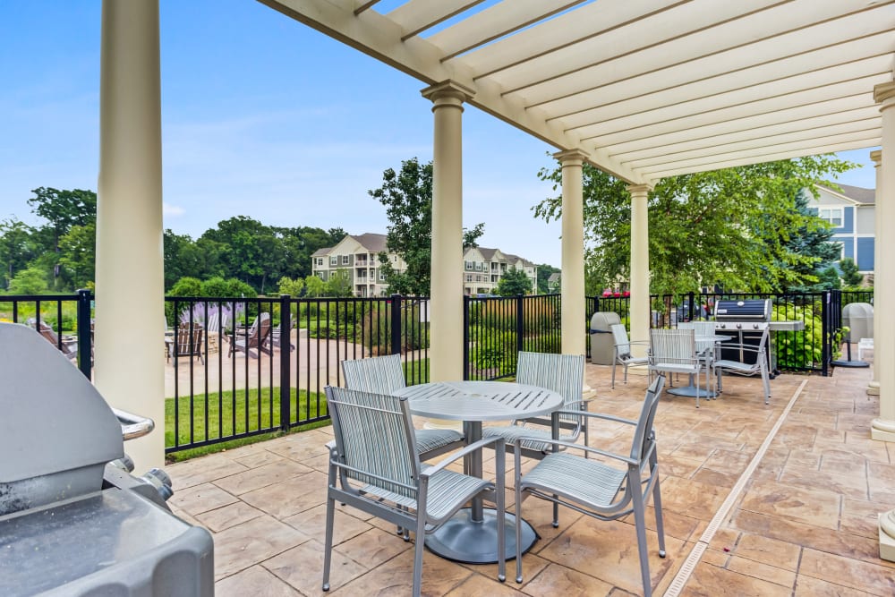 Outdoor seating at Clubhouse at The Oaks Of Vernon Hills in Vernon Hills, IL