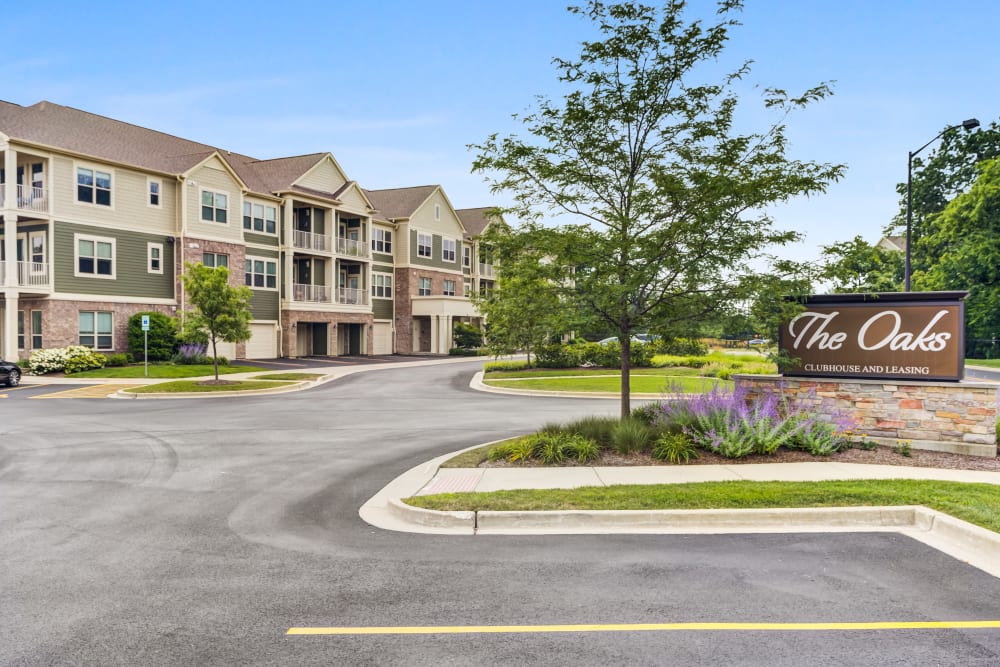 Exterior view of building and parking lot at The Oaks Of Vernon Hills in Vernon Hills, IL