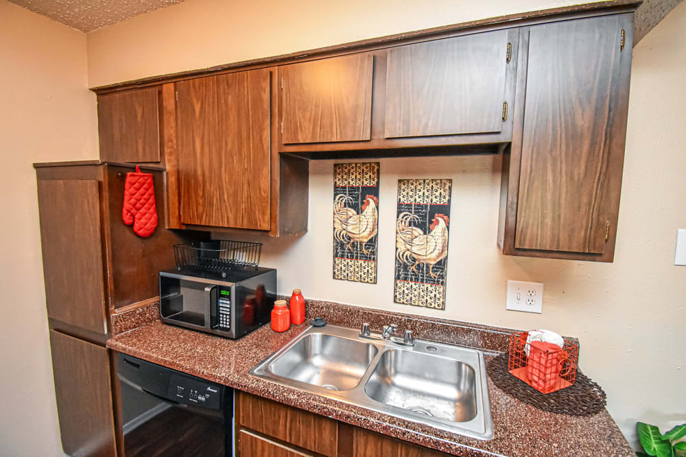 Fully equipped open kitchen with double stainless-steel sink at River Ranch in Sherman, Texas