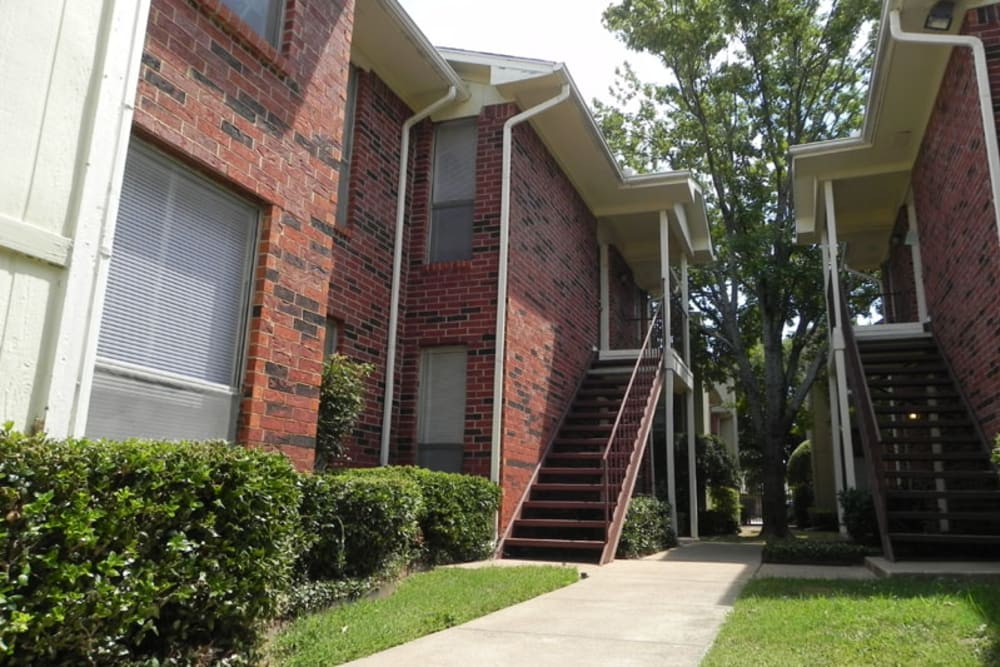 Walkway between buildings at Dove Hollow Apartments in Allen, Texas 