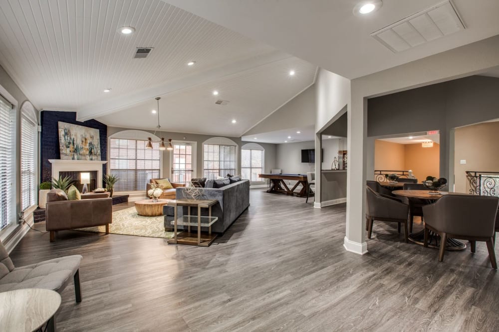 Inviting seating in the community clubhouse at Verandahs at Cliffside Apartments in Arlington, Texas