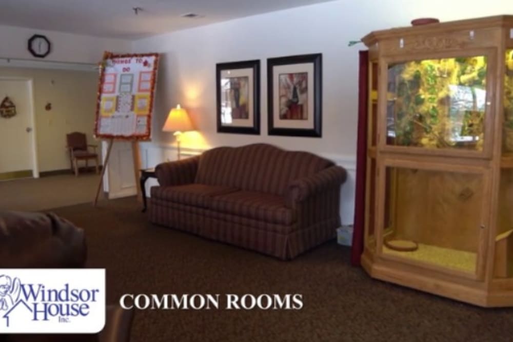 Large sitting area at Omni West Assisted Living in Youngstown, Ohio