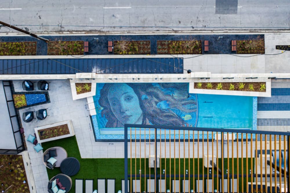 Drone shot of the pool at Indie Deep Ellum in Dallas, Texas