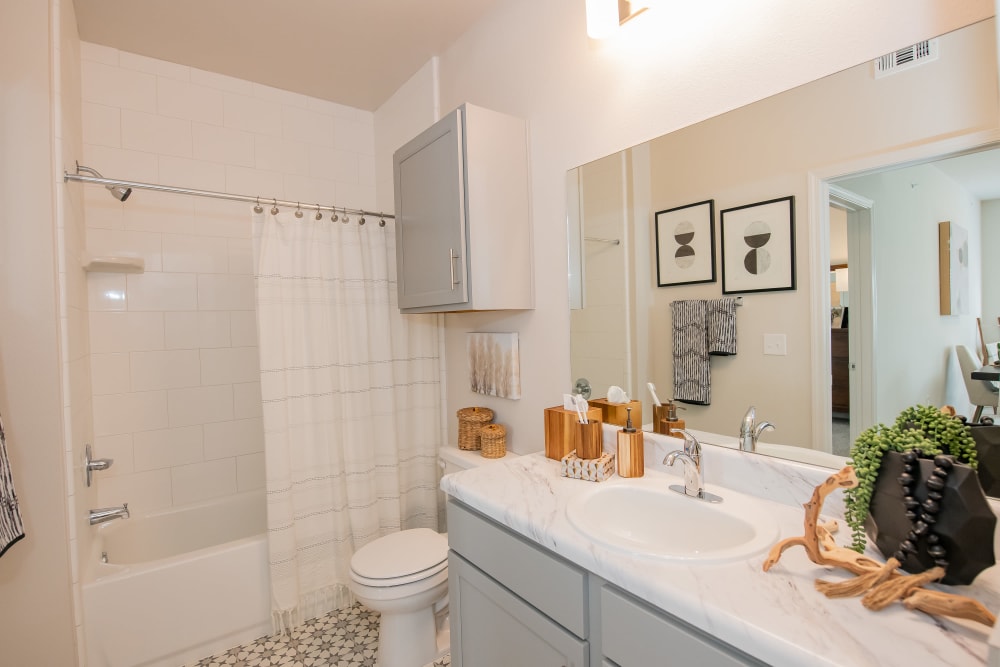 Clean bathroom at Artisan Crossing in Norman, Oklahoma