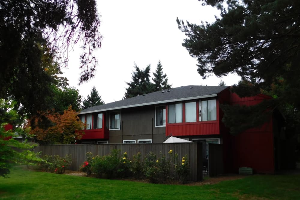 Exterior of Oakbrook Apartments with red accents in Vancouver, Washington