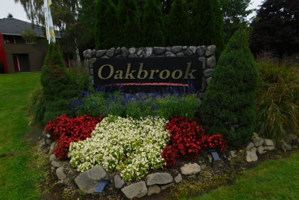 Oakbrook sign with flowers at Oakbrook Apartments in Vancouver, Washington