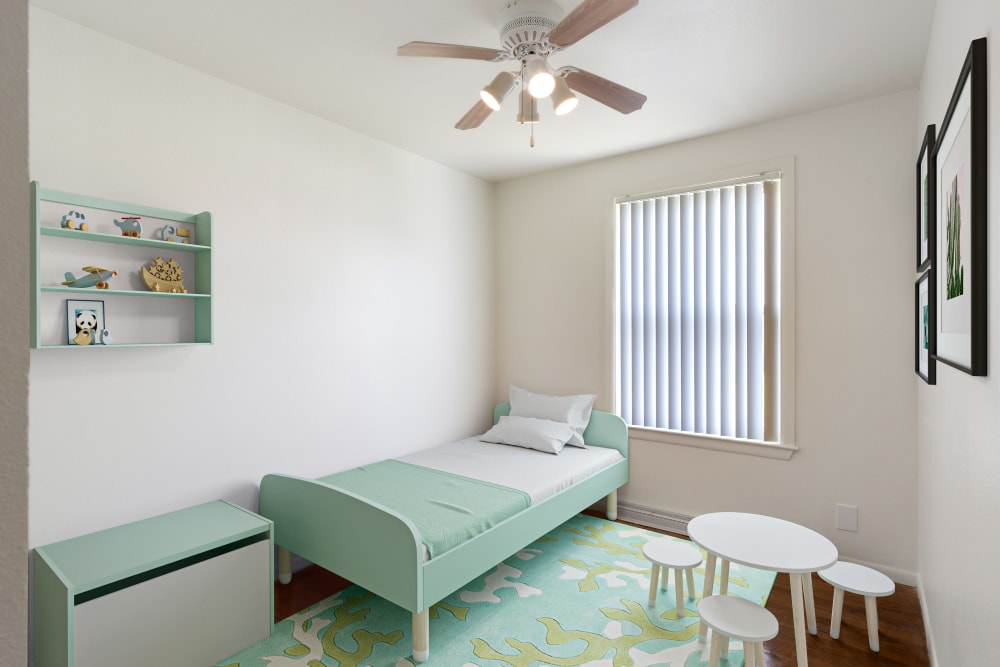 a bright bedroom at Willoughby Bay in Norfolk, Virginia