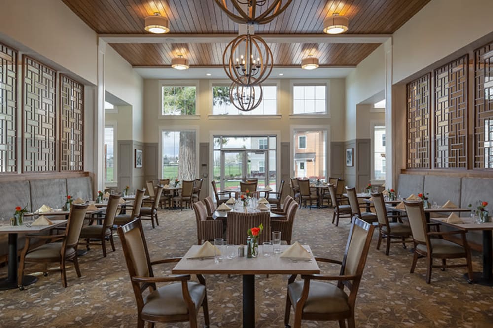 Community dining area at The Springs at Sherwood in Sherwood, Oregon