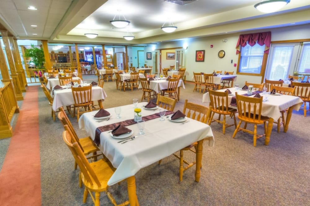 Large dining room with plenty of seating at Addington Place of Fairfield in Fairfield, Iowa