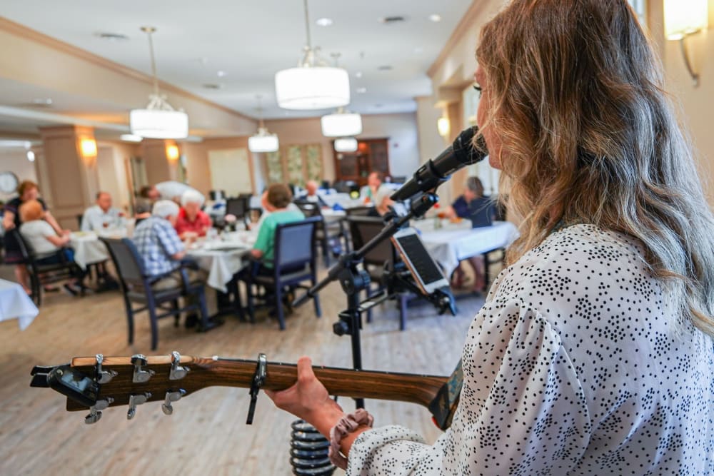 Live entertainment at happy hour Harmony at Falls Run in Fredericksburg, Virginia