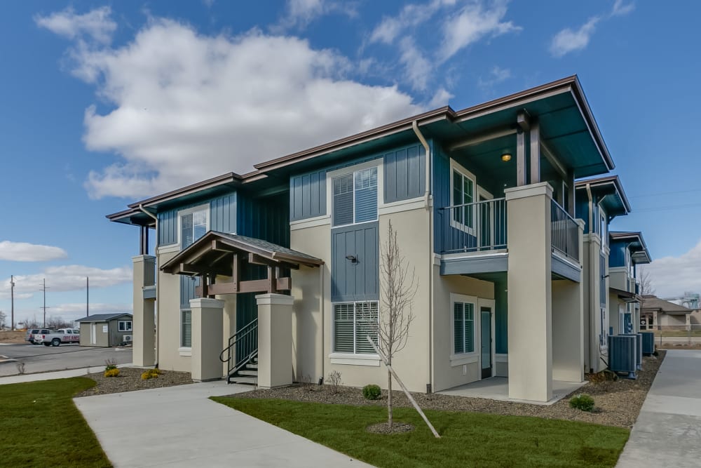 Exterior of an apartment building at Olympus at Ten Mile in Meridian, Idaho