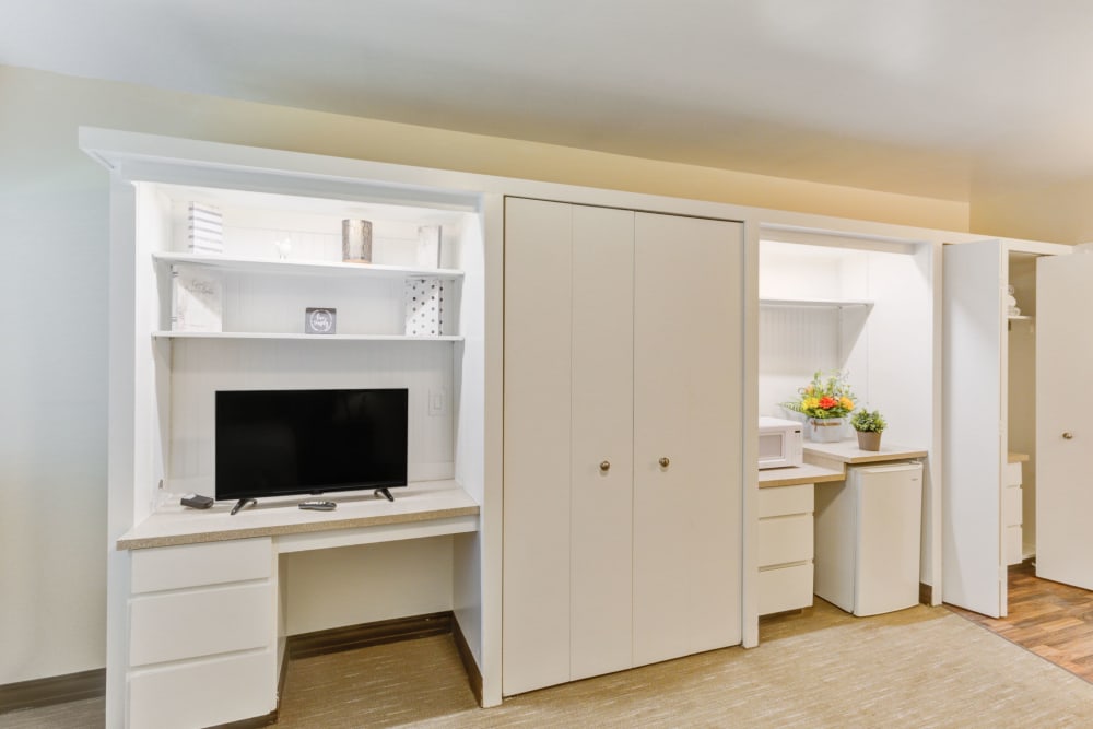 Kitchenette, storage, and a TV in a room at Truewood by Merrill, Taylorsville in Taylorsville, Utah