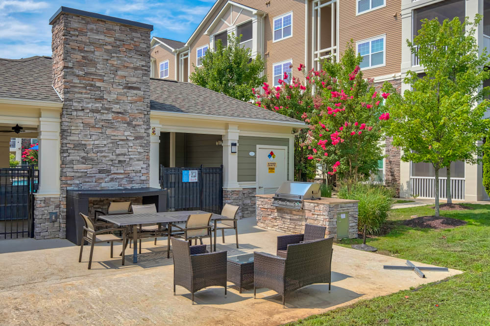 Outdoor picnic area at Oasis at Montclair Apartments in Dumfries, Virginia