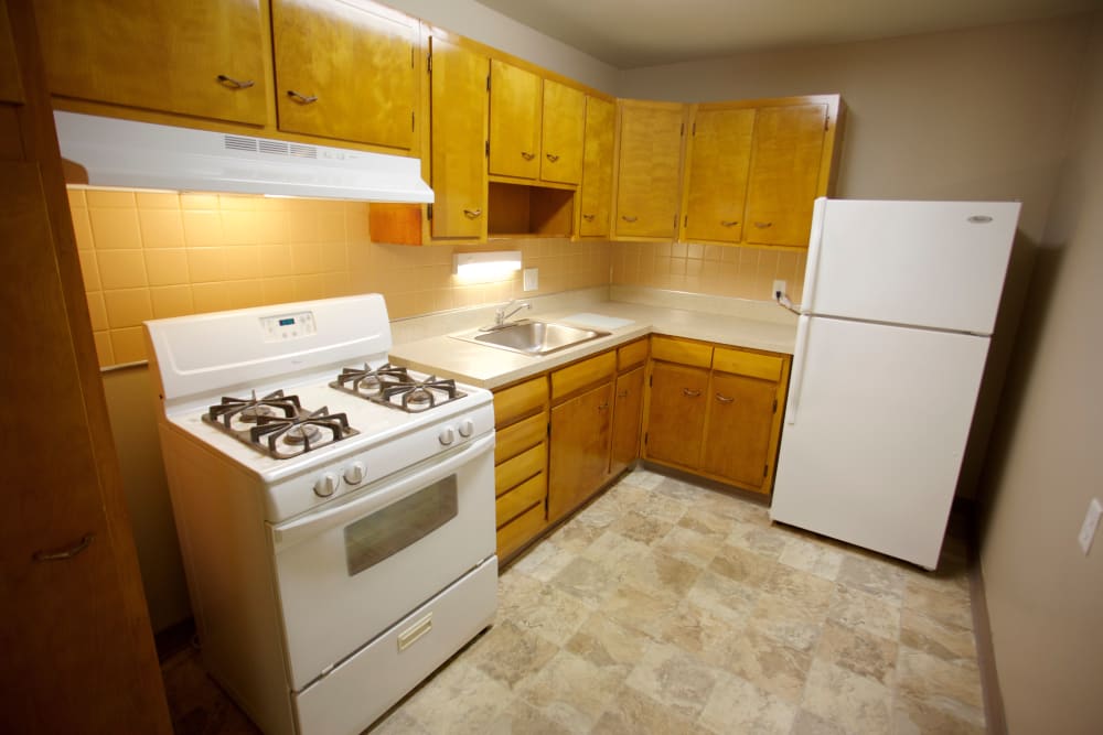 Fully equipped kitchen at Montgomery Plaza in Cincinnati, Ohio