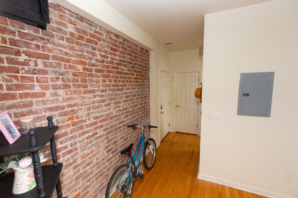 Brick accent entryway at Columns in Bowling Green, Kentucky