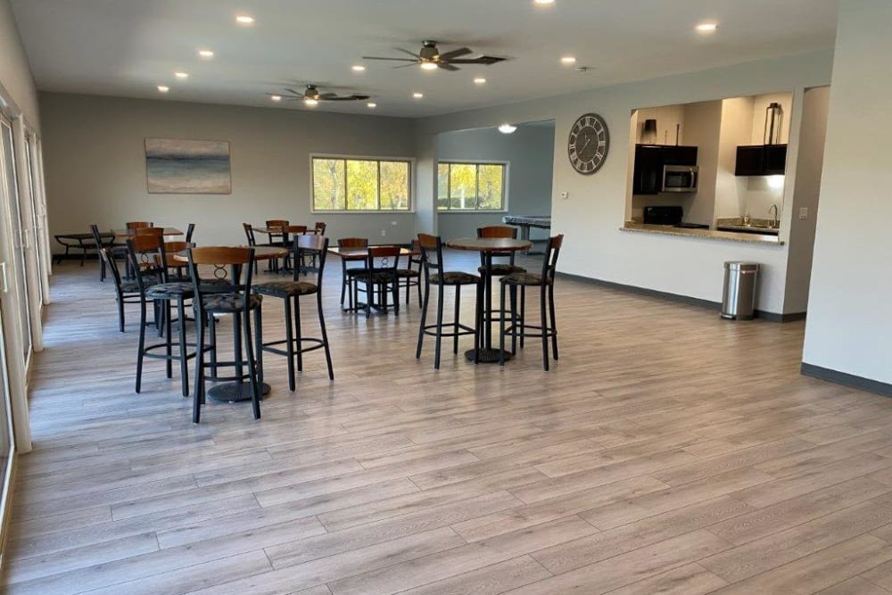 Photos of Piccadilly Apartments in Greenfield, Wisconsin