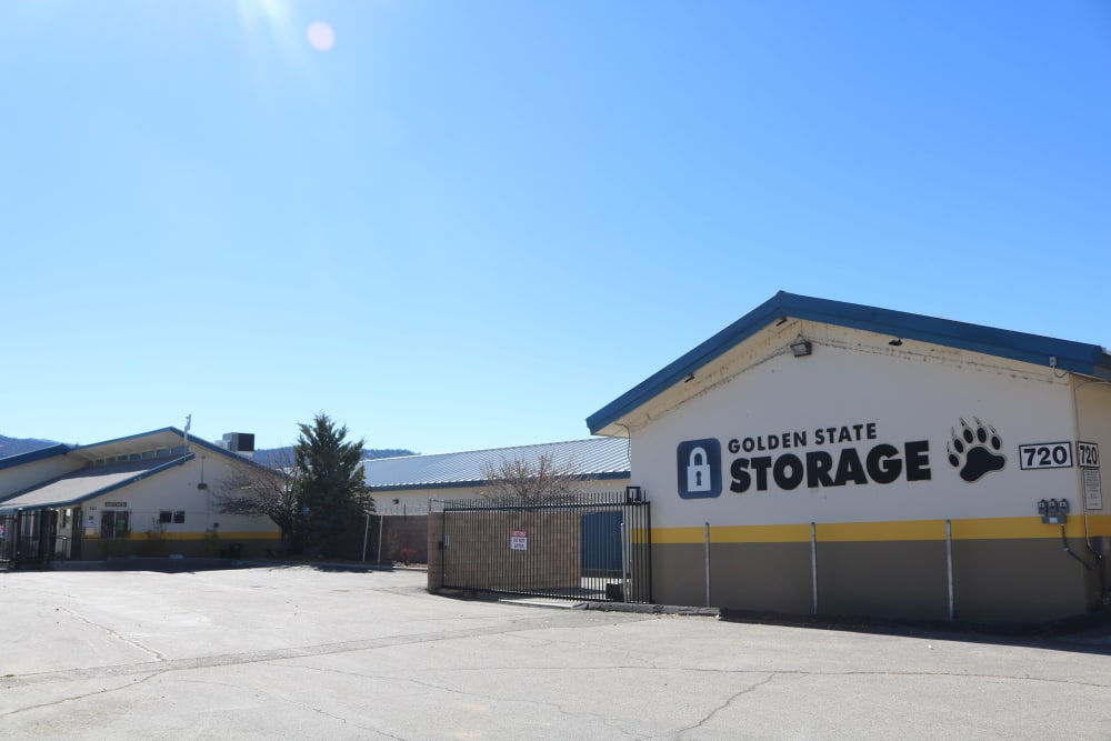 Front view of the leasing office at Golden State Storage - Big Bear in Big Bear, California