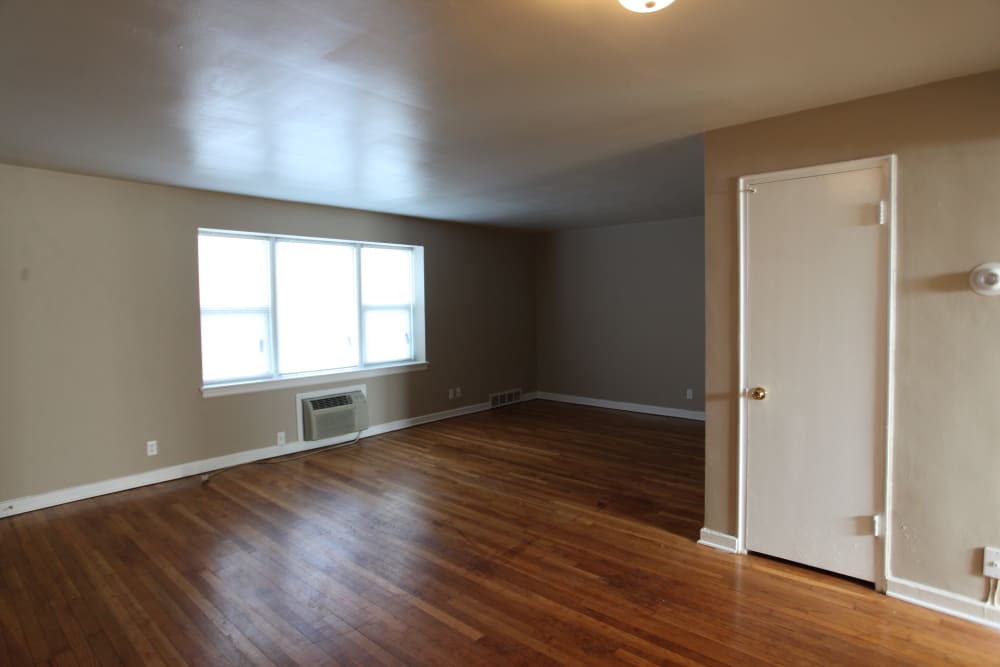 Spacious living area with hardwood floors and AC/heat at Bexley Plaza in Columbus, Ohio