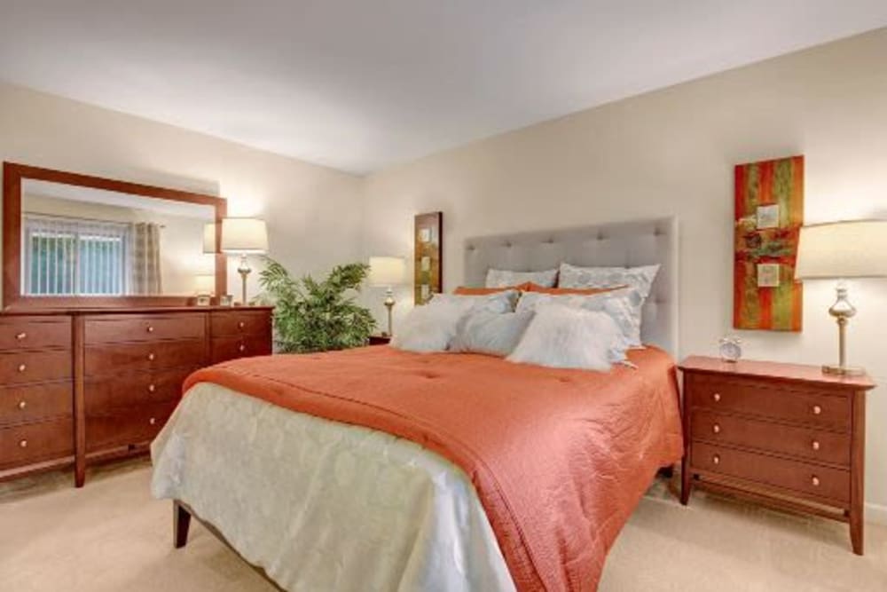 Guest bedroom at Blackhawk Apartments in Elgin, Illinois
