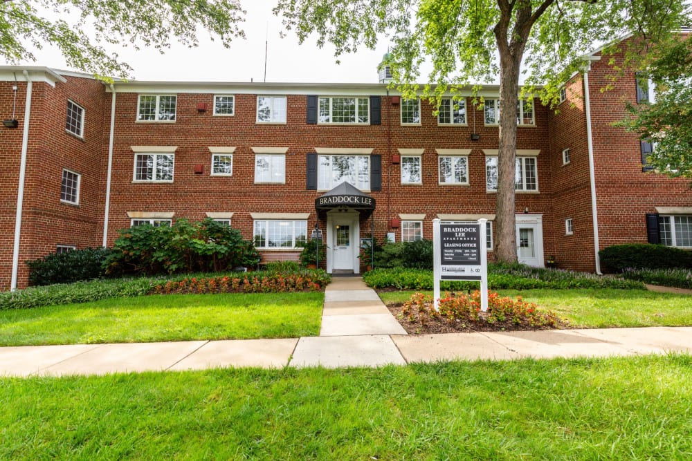 Welcoming front entrance at Braddock Lee Apartments in Alexandria, Virginia