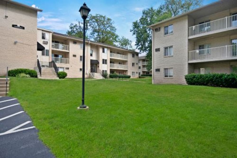 Exterior view of apartments at Frazer Crossing in Malvern, Pennsylvania