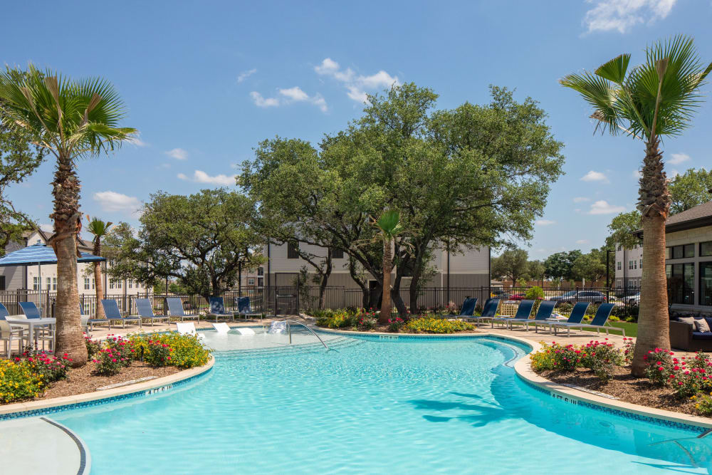 Sparkling pool at Linden at The Rim in San Antonio, Texas