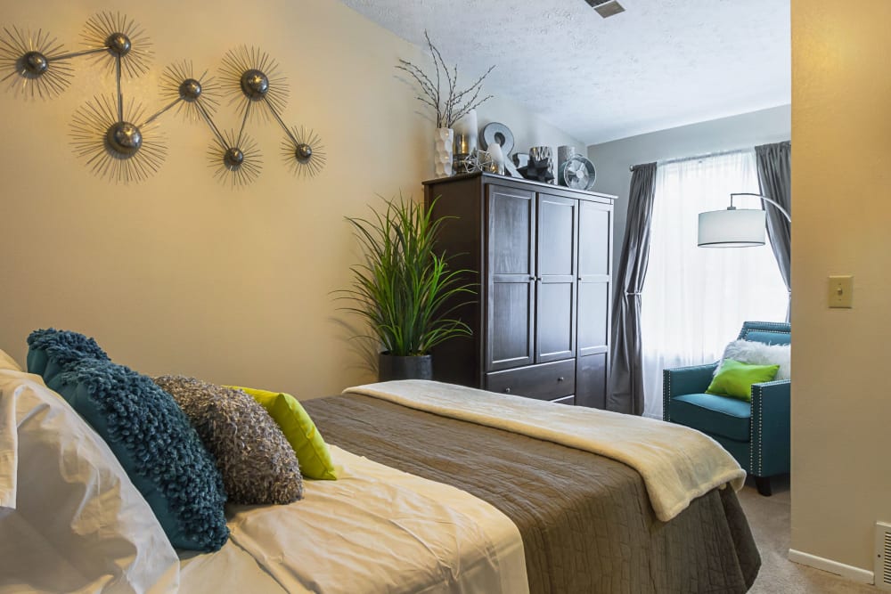 Guest bedroom at Hickory Creek in Columbus, Ohio